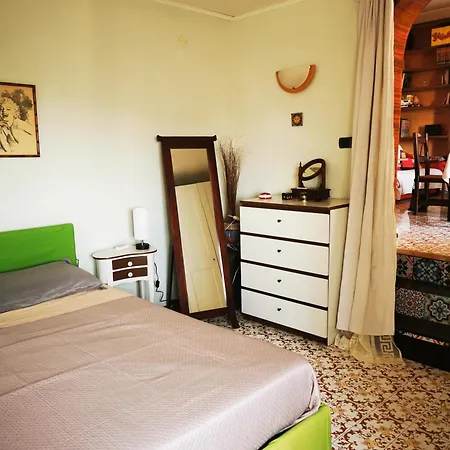 公寓 A Cozy Nest With A Vesuvio View