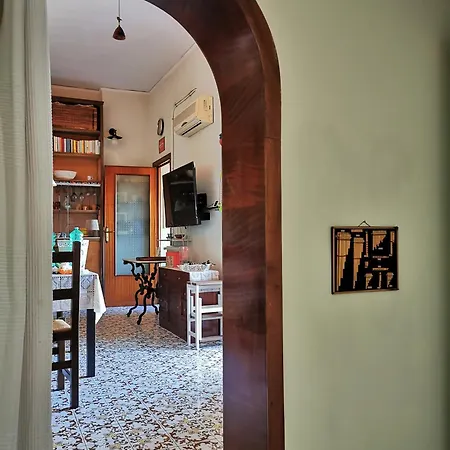 公寓 A Cozy Nest With A Vesuvio View