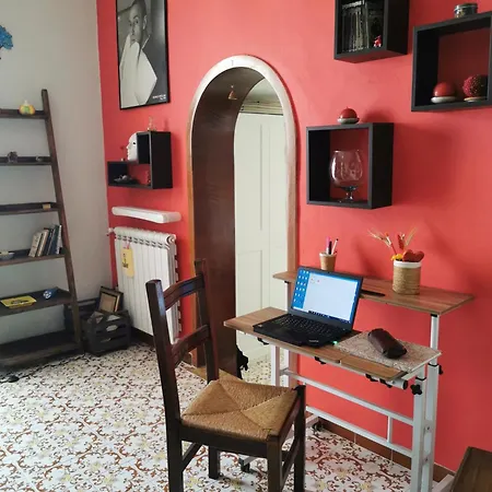 公寓 A Cozy Nest With A Vesuvio View
